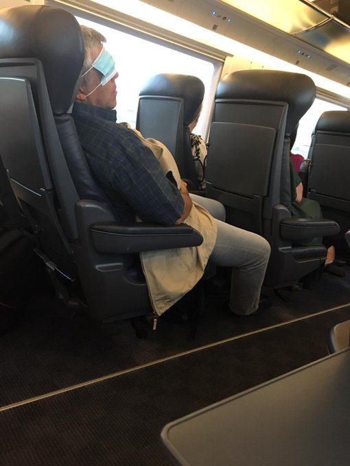 Ebb5WtpWAAIt7hD?format=jpg&name=small