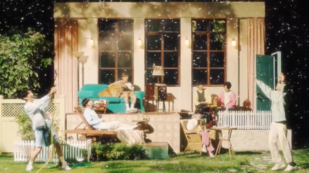 LOVEHOONYYYY's tweet photo. #StayGoldMV 💜💜💜💜💜💜💜💜💜 https://t.co/8yw3zY3U3D