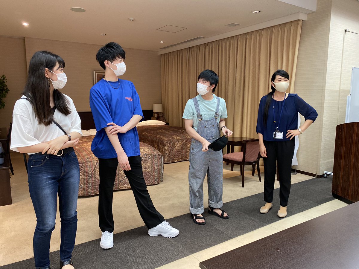 国際トラベル ホテル ブライダル専門学校 卒業生パート2 就職２年目で頑張ってるホテル科卒業生が来てくれました お世話になった先生にみんなに挨拶に行く素敵な先輩 もちろん学生の前でも話してくれました 会えて嬉しいかったよー また来てね