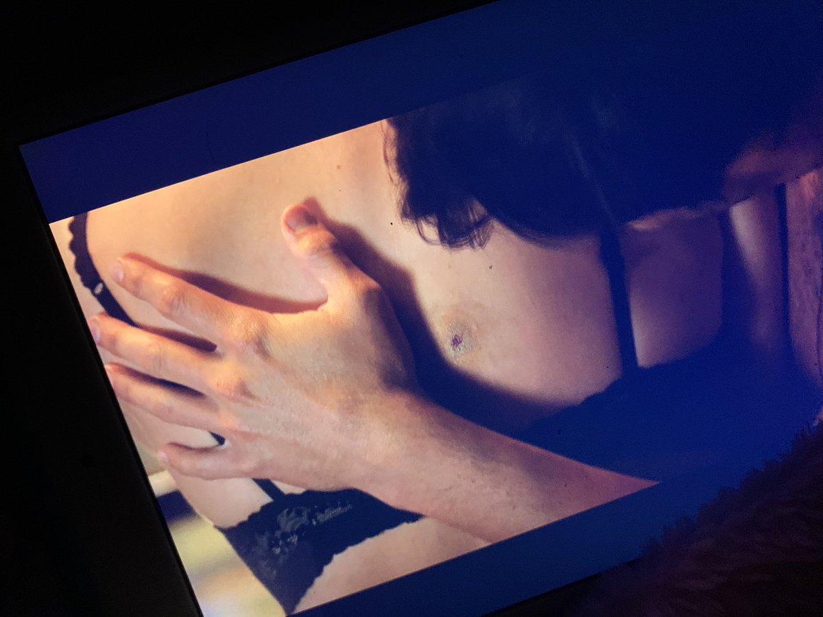 iamirandaa's tweet photo. ES QUE NETA ME HACEN LLORAR 🥺 AMOOOOO #Haleb4ever #PLL https://t.co/OkHwJYq93p