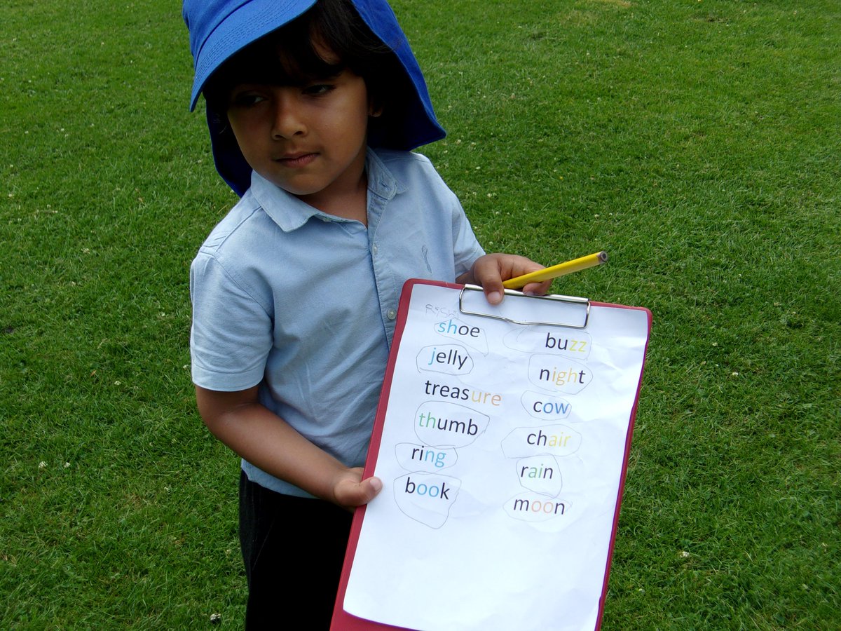 HessleMount's tweet photo. Fun Phonic Friday! Reception enjoy finding pictures and matching their phonic sounds. https://t.co/L2fWHyDun1