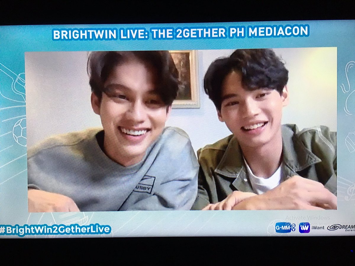 NeoNate0108151's tweet photo. Even they are tired... they still managed to smile.... 😍😘💕💓😊😊😊☺️😊 We love you #BrightWin #BrightWin2GetherLive @bbrightvc  @winmetawin https://t.co/I3IdZ7L3FW