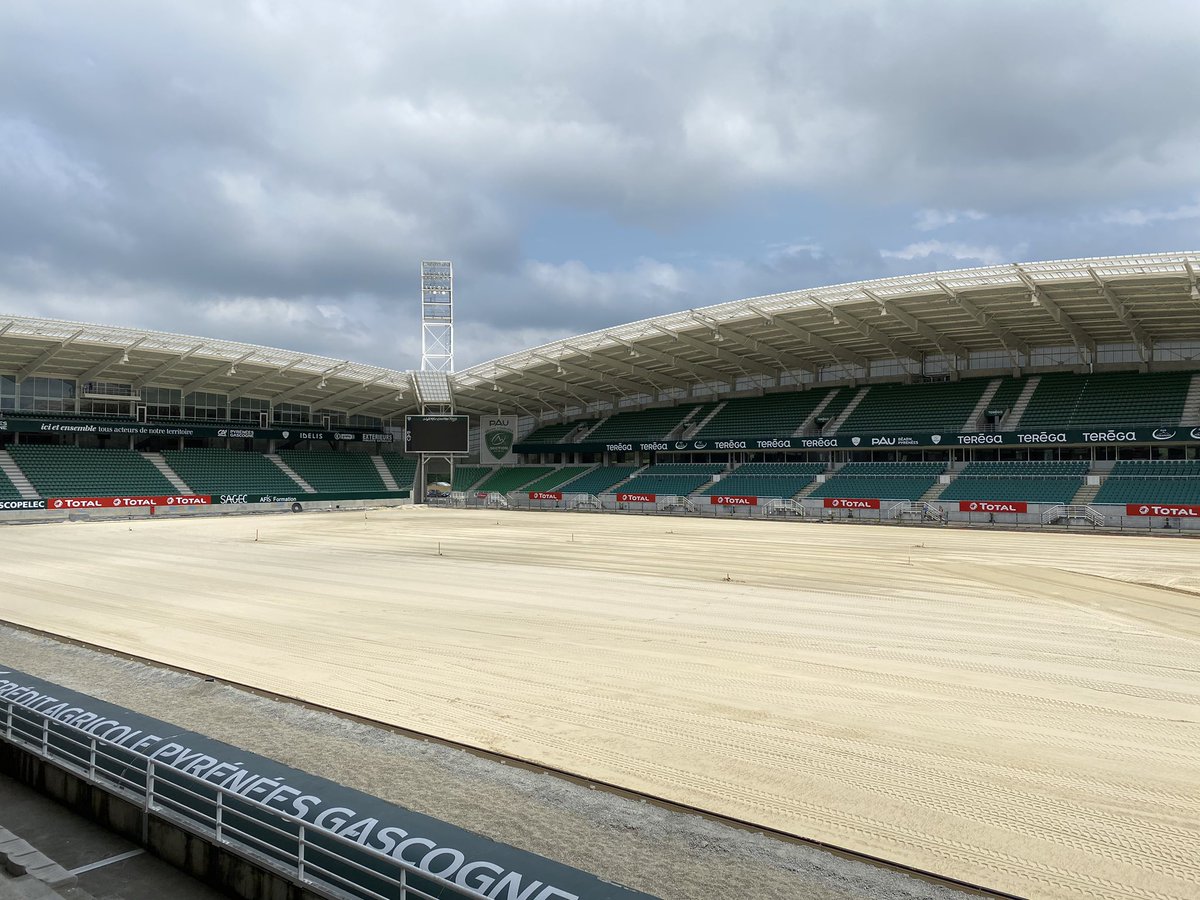 SectionPaloise's tweet photo. 🏟🏝 Le Hameau prêt pour accueillir du beach-rugby ! https://t.co/gCDzfbDbnS