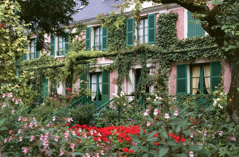 CNTraveler's tweet photo. 17 beautiful small towns in France, for your mental travel needs: https://t.co/lvn5R8HSEJ https://t.co/gqKGbwLcij