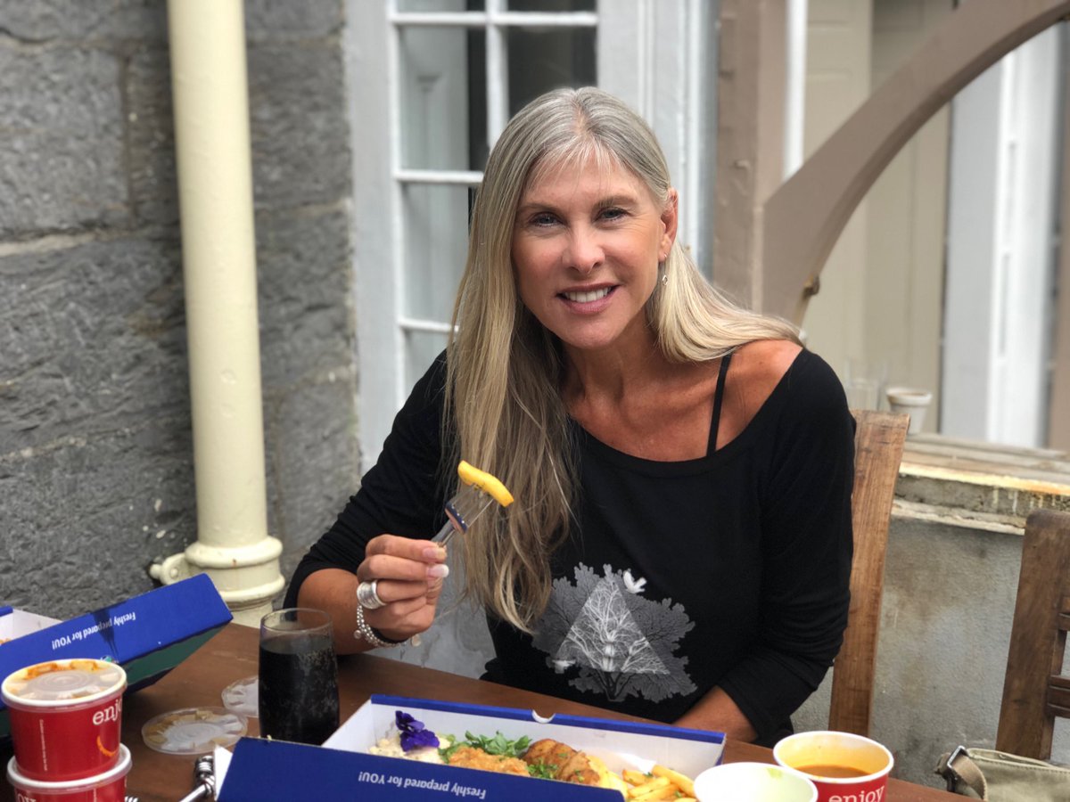 sharrond62's tweet photo. Had the best fish &amp; chips ever @thehookandline for lunch today, Royal William yard, hight praise for a maid’ brought up on them in Plymouth. Just delicious with amazing batter &amp; mushy peas. Loads of brave sea swimmers in too @britainsocean @proudowner https://t.co/OSHgb0KVOD
