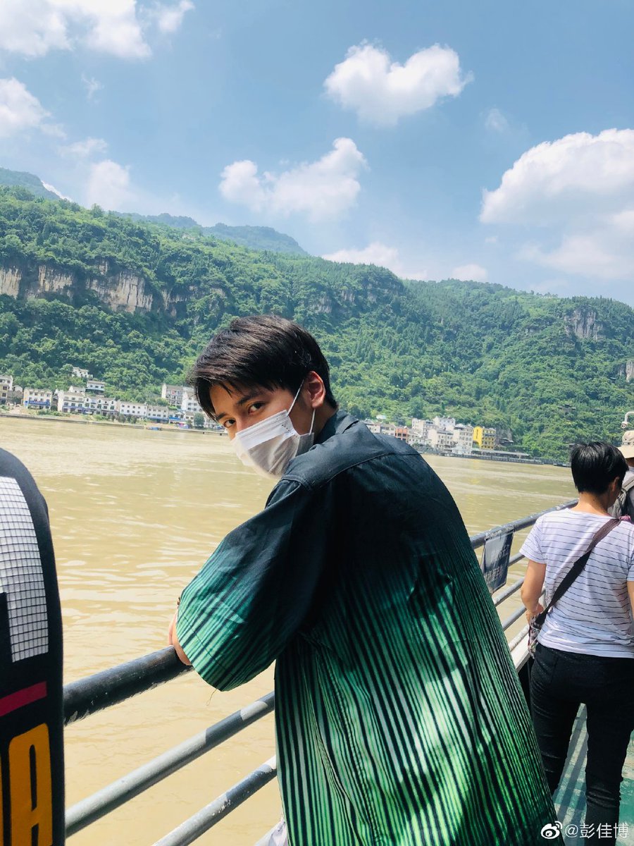 MOMOkissU_'s tweet photo. Hahaha Peng Jiabo Ryan was wearing Xue Bayi's clothes. Hahaha 😂😂😂
///Ghostship?
😏😏😏😏😏
#XueBayi
#PengCheng
#Pengjiaboryan
#RyanPeng
#JunjieRyan
#supportryanmyengineer https://t.co/GSTHRBU9co