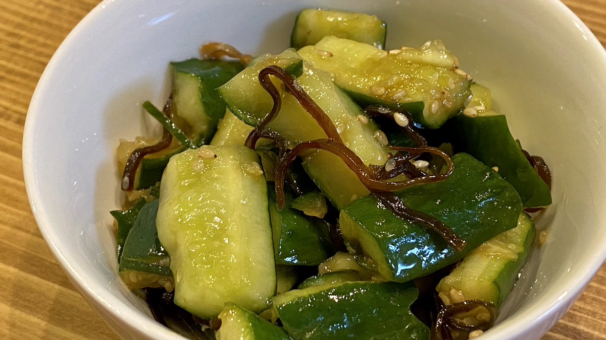 これぞう 40kg痩せたオートミール米化 レシピ本10万部突破 夏といえばコレ キュウリの塩昆布和え キュウリ一本叩いてポリ袋に入れる にごま油小1 鶏がら小2 3 塩昆布ひとつまみ強 炒りごま適量入れ揉んで冷蔵して完 ラー油や輪切り唐辛子も