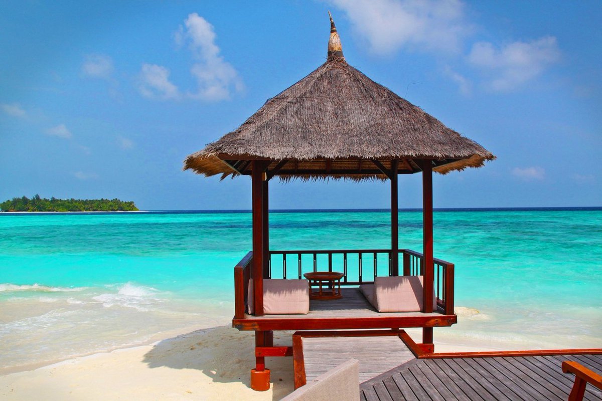 boohoo's tweet photo. Your first @ needs to take you to the Maldives ☀️ https://t.co/DC6zXDggik
