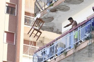Leonardobecchet's tweet photo. Avevamo ragione quando abbiamo lanciato l’appello per la regolarizzazione. Che riduce i rischi sanitari e la concorrenza al ribasso sul costo del lavoro con gli italiani. Migliorare condizioni degli ultimi non è solo questione di civiltà ma anche vantaggio per tutti #Mondragone https://t.co/LMjl7c7iER