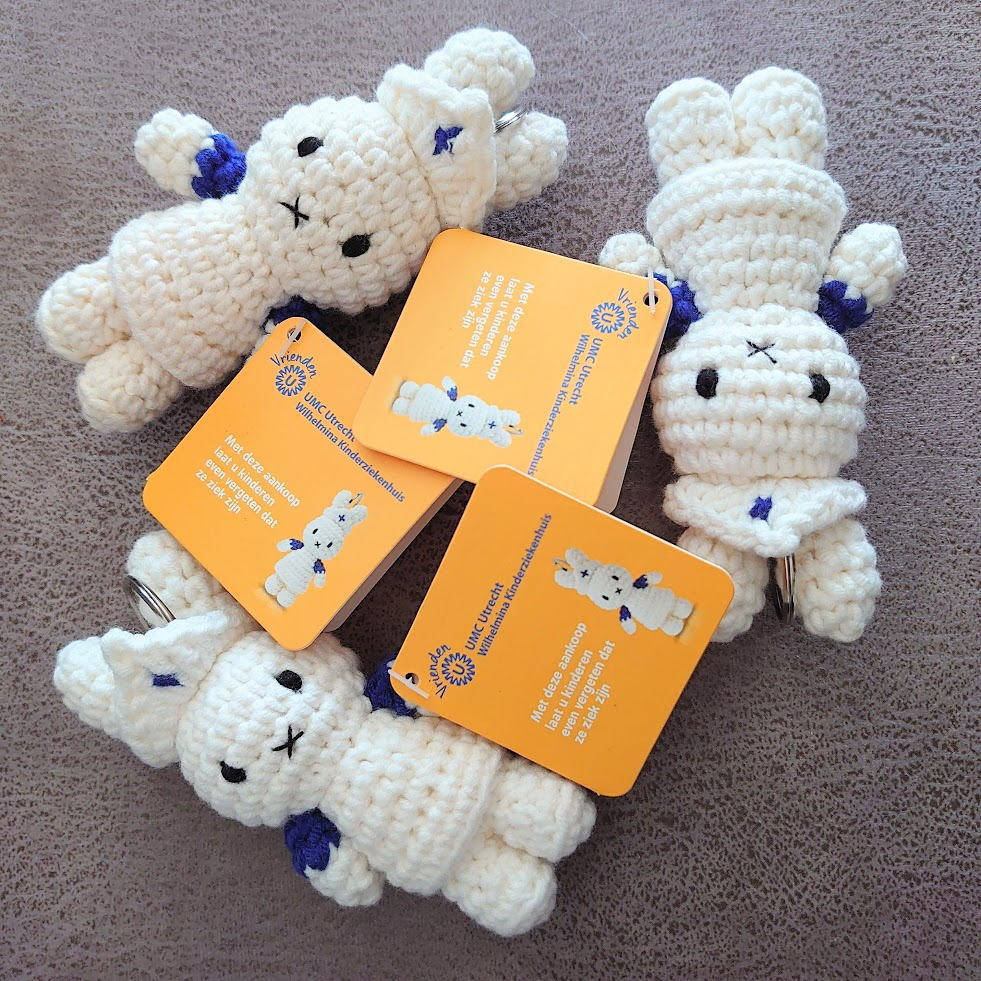 ヨーロッパ専門店 フリバ A Twitter 人気商品 日本未発売 限定ナースバージョン ミッフィー 誕生の地 オランダ ユトレヒトにあるウィルヘルミナ小児病院を支援する目的で作られたスペシャルな限定バージョンのあみぐるみ キーホルダーです T Co