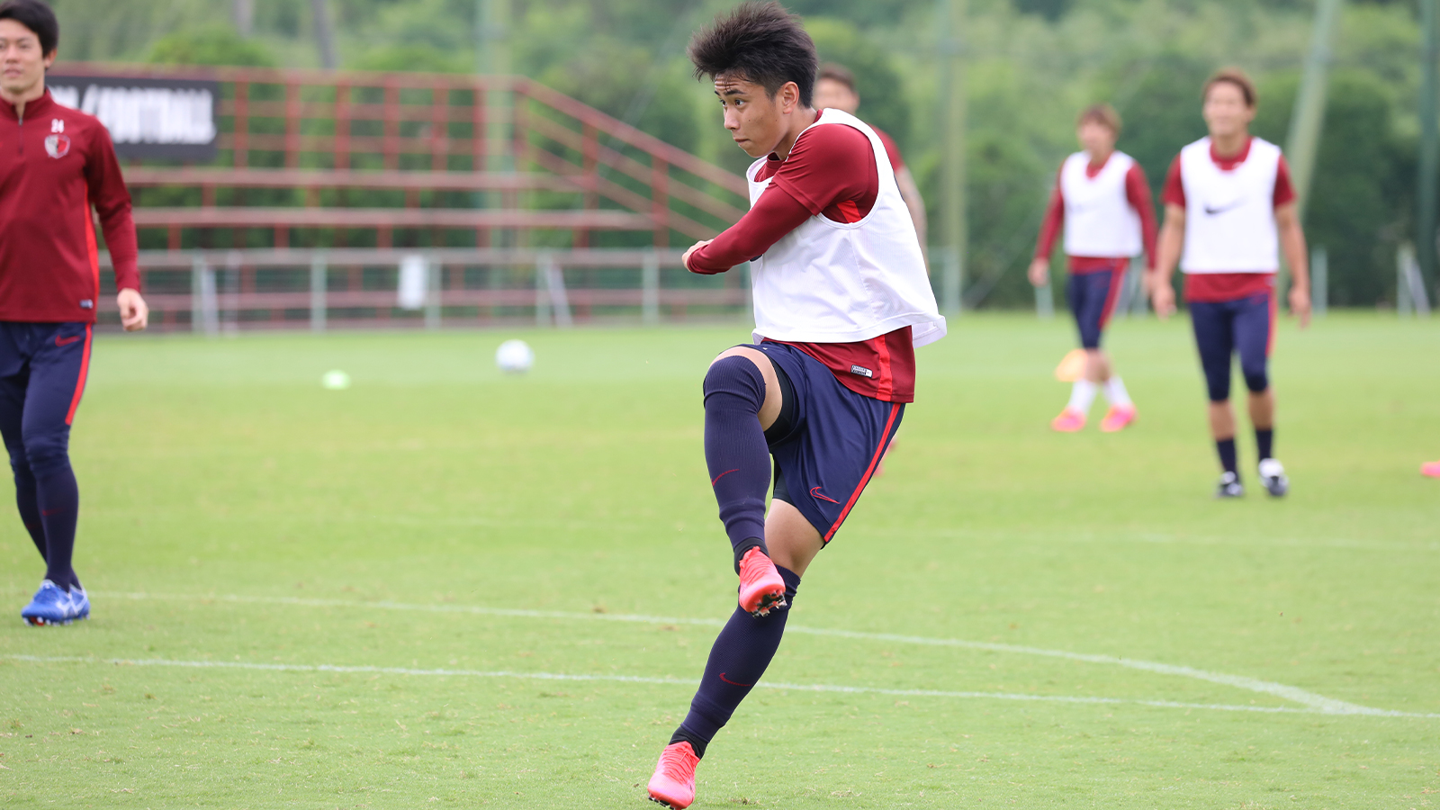 鹿島アントラーズ در توییتر トレーニング終了 Antlers Kashima 今日はレクリエーションゲームなどでコンディション調整を行いました 荒木遼太郎 白崎凌兵 佐々木翔悟 内田篤人