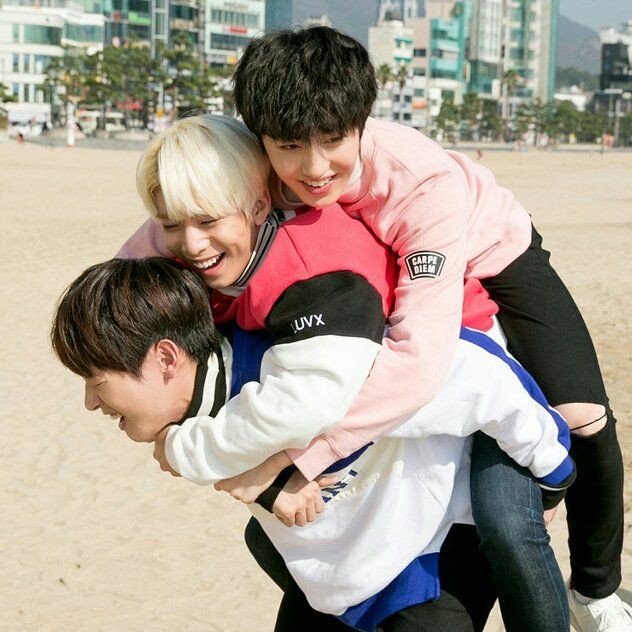 Play time with mama Inseong Ps: after this Inseong hospitalized for 3 weeks