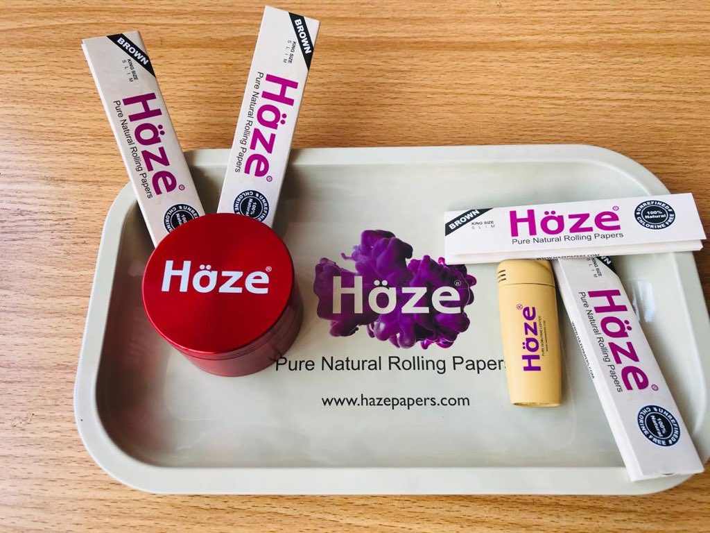 hazepapers's tweet photo. All for N13,000 -
4 Rolling Papers
Refillable Gas Lighter
Metal Grinder 
Rolling Tray
-
#rollwithhaze https://t.co/2cdjwB1yYn