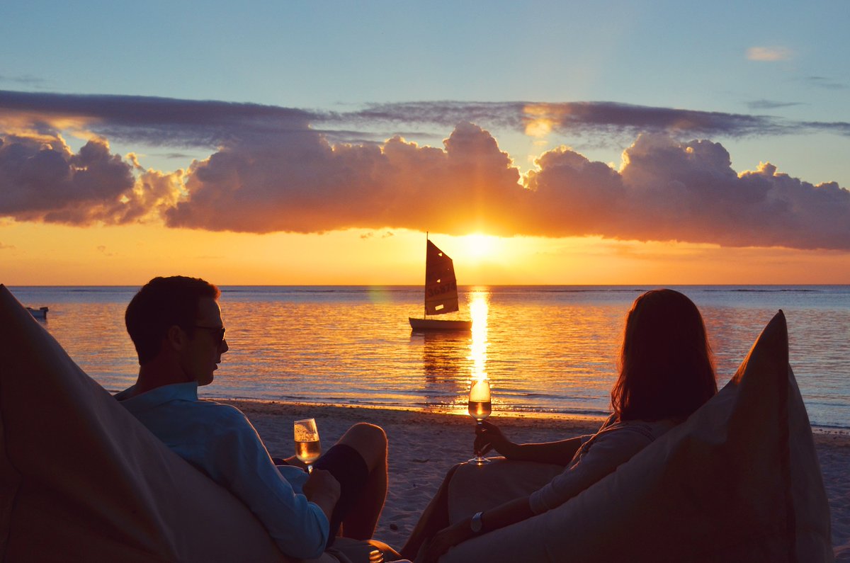 EvacoMauritius's tweet photo. #Sunsets and #beach life awaits. 🥂#Mauritius, the luxurious #island lifestyle #destination. Come and relish in an exclusive sundowner Happy Hour at La Plage by Evaco! For booking, call on 265 75 91.
#evaco #luxurylifestyle #propertiesinmauritius #goldenhour #liveinmauritius https://t.co/lEBq7MO2Pe