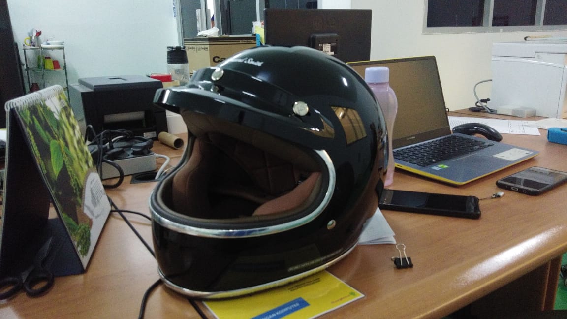 Howard smith deep black (gloss)
linktr.ee/cargloss