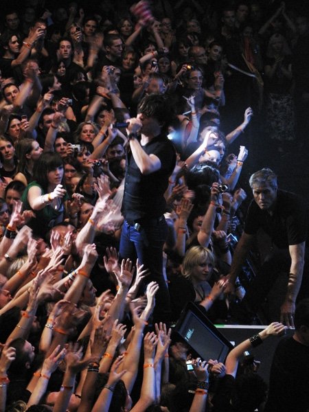 indochinetwitt's tweet photo. IndoStory :
Le 26 juin 2009, Indochine donnait un concert à L'@OLYMPIAHALL, en prélude au #MeteorTour !
> Photos https://t.co/rx2sCndWCP https://t.co/GAib9GdHFQ