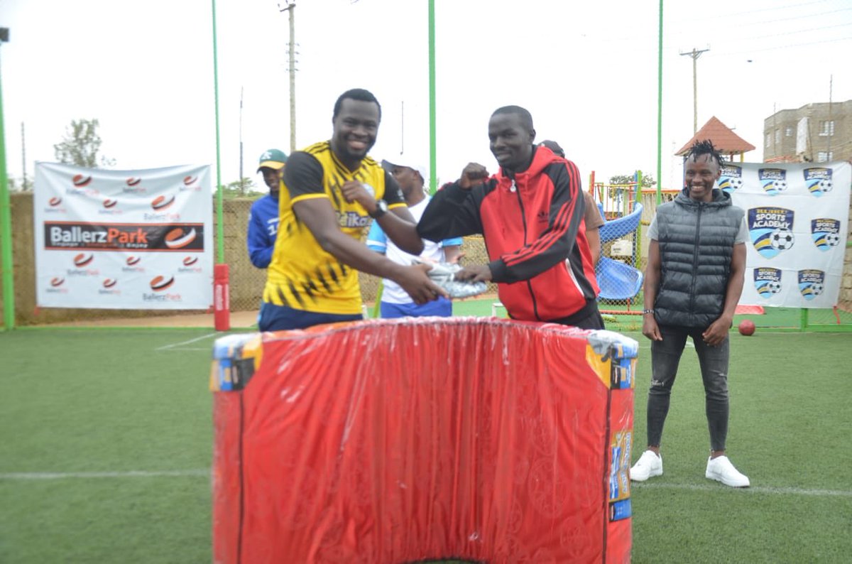 RTGGFCN's tweet photo. We had a great time at Ruiru Sports Academy (one of our partners ) courtesy of Coach Njogu where we graced the RSA Challenge Season 1 Finale &amp; also awarded the winners along side a discussion on football development with 2 Kenyan football legends Titus Mulama &amp; Innocent Mutiso https://t.co/HfwMY6sFku