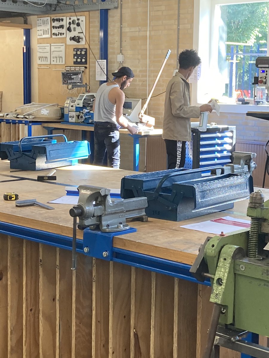 grettestroete's tweet photo. Spannende dag voor studenten @rocmnentreetechniek #Proeves! Iedereen aanwezig en lekker aan het werk! #succes in deze hitte! #iedereendoetmeebijentree https://t.co/xsPsqKkNQg