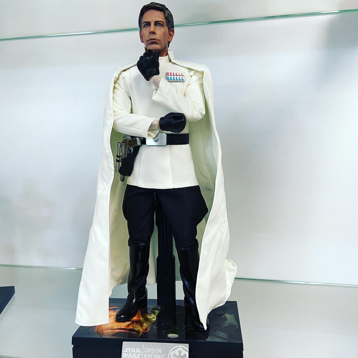 DerivStore's tweet photo. Nous venons de recevoir la Figurine Hot Toys du Directeur Krennic.
Un personnage charismatique du film Star Wars Rogue One. A notre avis, un des meilleurs Star Wars !
Encore quelques modèles disponibles à l'achat : https://t.co/POAGzj7nfm
#derivstore #starwars #hottoys https://t.co/WV76fNA3vp