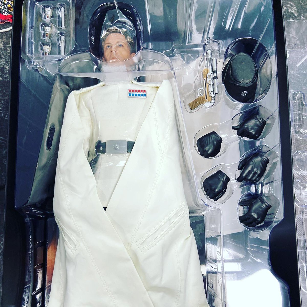 DerivStore's tweet photo. Nous venons de recevoir la Figurine Hot Toys du Directeur Krennic.
Un personnage charismatique du film Star Wars Rogue One. A notre avis, un des meilleurs Star Wars !
Encore quelques modèles disponibles à l'achat : https://t.co/POAGzj7nfm
#derivstore #starwars #hottoys https://t.co/WV76fNA3vp