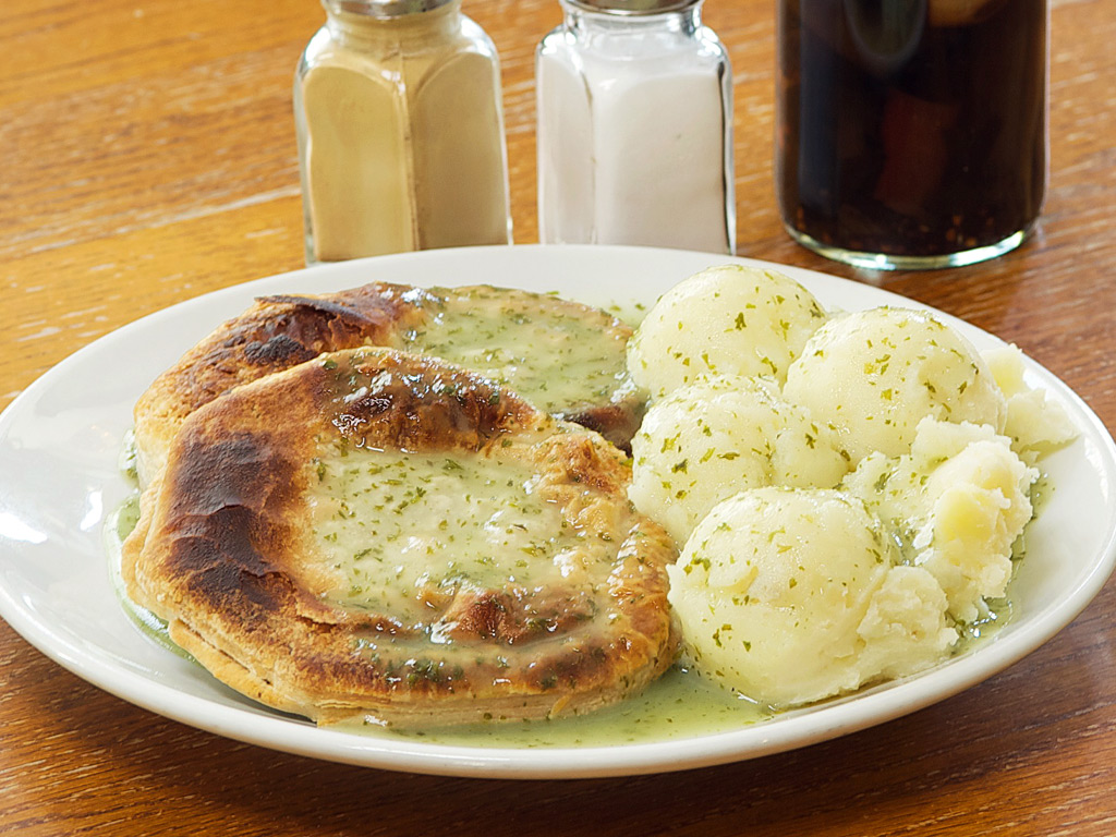 GoddardsPieMash's tweet photo. Fancy picking up some pie &amp; mash for dinner this weekend❓❓

Treat yourself &amp; collect a fab pie &amp; mash takeaway from Goddards❗

We have:

🍽 Pie mash &amp; liquor
🍽 Chicken/Lamb/Steak pies &amp; mash
🍽 Veggie options

Open Sat 11.00-20.00 &amp; Sun 11.00-19.00

Enjoy your weekend 😎 https://t.co/AERKt8UeG4