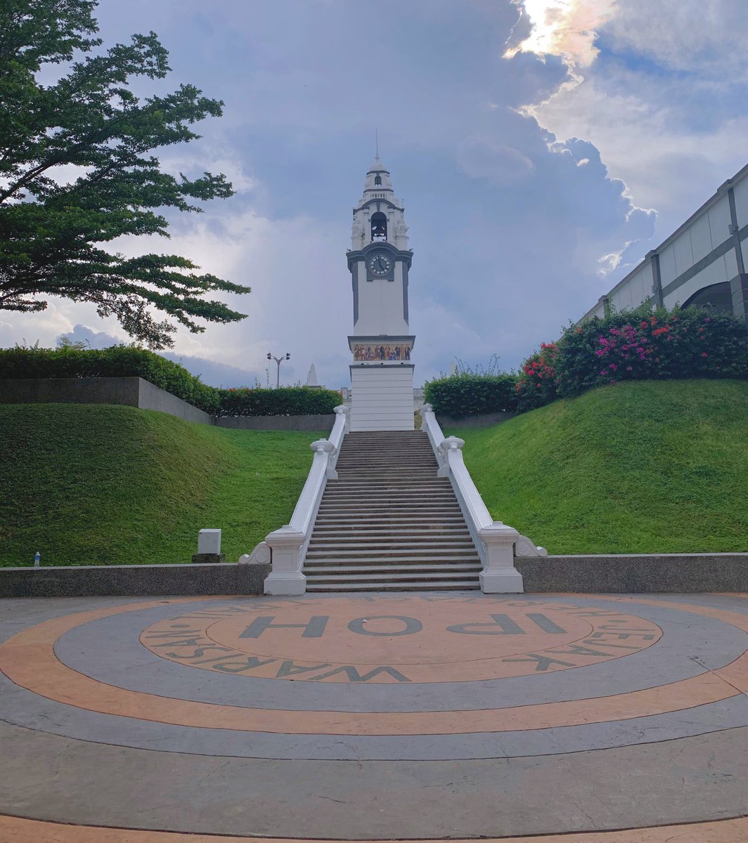  Ipoh Town HallPembinaan bermula pada tahun 1914 dan siap pada 1916.  Birch Memorial Clock Tower Menara ini telah dibina untuk memperingati James WW Birch yang telah dibunuh oleh pahlawan Tanah Melayu, Datuk Maharaja Lela pada tahun 1875.