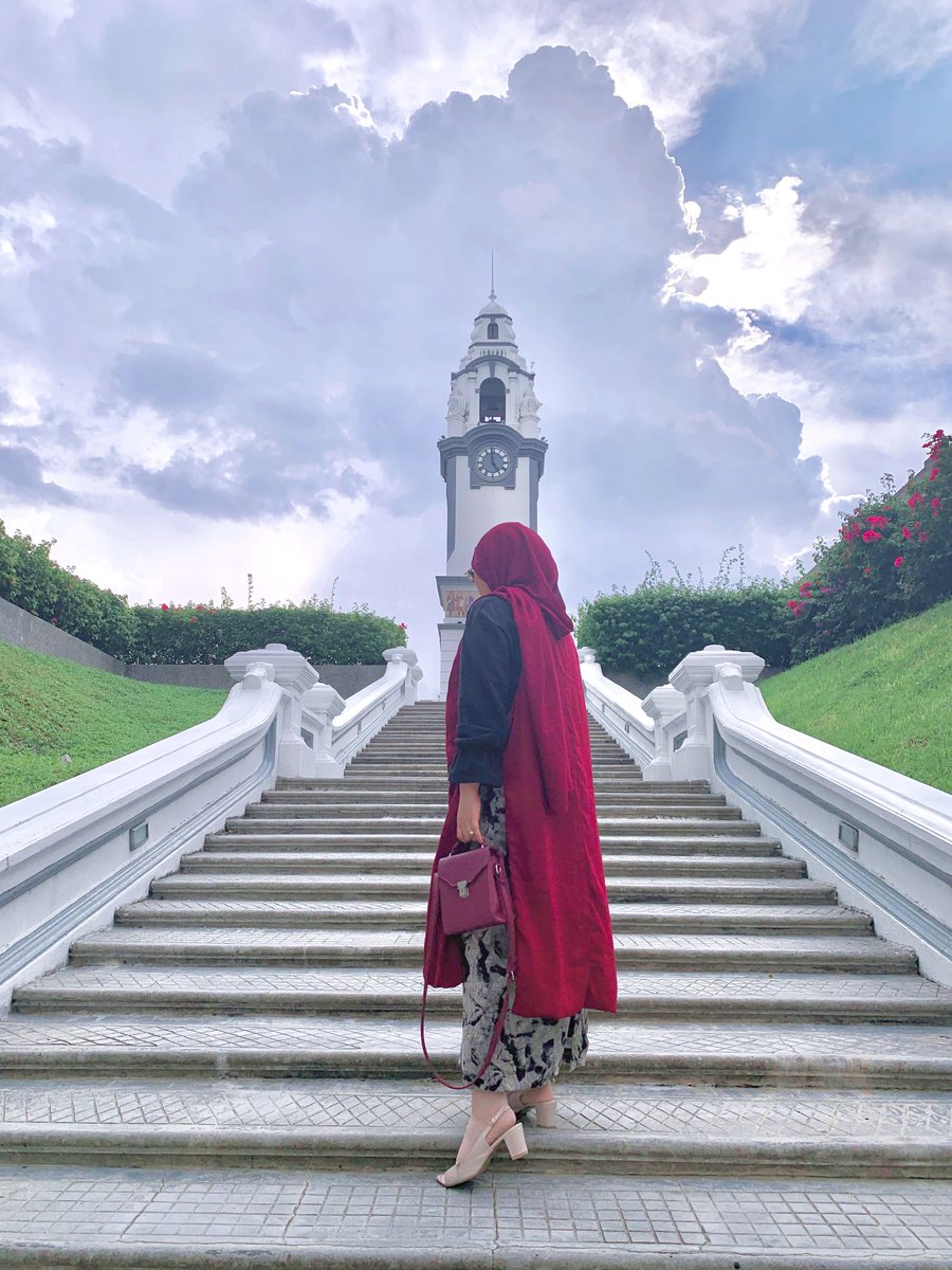  Ipoh Town HallPembinaan bermula pada tahun 1914 dan siap pada 1916.  Birch Memorial Clock Tower Menara ini telah dibina untuk memperingati James WW Birch yang telah dibunuh oleh pahlawan Tanah Melayu, Datuk Maharaja Lela pada tahun 1875.