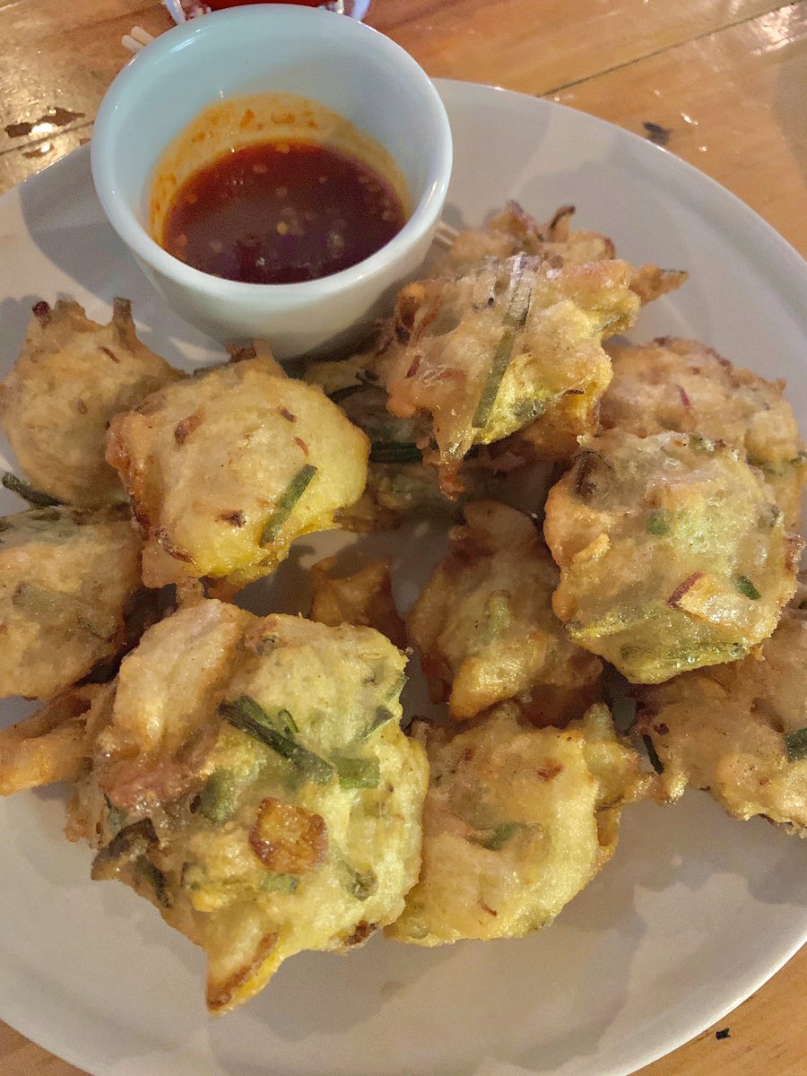 Nellis Cafe Nasi ulam dekat cafe ni sedap Boleh kata semua makanan dekat sini sedap.  Cucur dan Churros dia sedap. RECOMMENDED