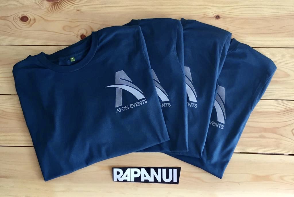AfonEvents's tweet photo. Thank you @Rapanuiclothing for our new responsibly produced team t-shirts!

• 100% organic cotton  🌱
• No plastic packaging  🏷
• Water based ink 🌀
• Factory is powered by renewable energy  🔆
• T-shirts returned after  ♻️

#ResponsibleBusiness #ResponsibleEvents https://t.co/eUUou96zL5