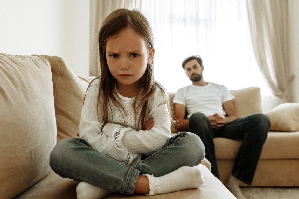 HacerFamilia's tweet photo. Educar no es cómodo. 
😀 Aplicar límites a los hijos necesario para ellos.
👍 Ideas para conseguir que tus hijos sigan las normas sin perecer en el intento. https://t.co/y68ljCsWHR https://t.co/3DFVAEWYuB