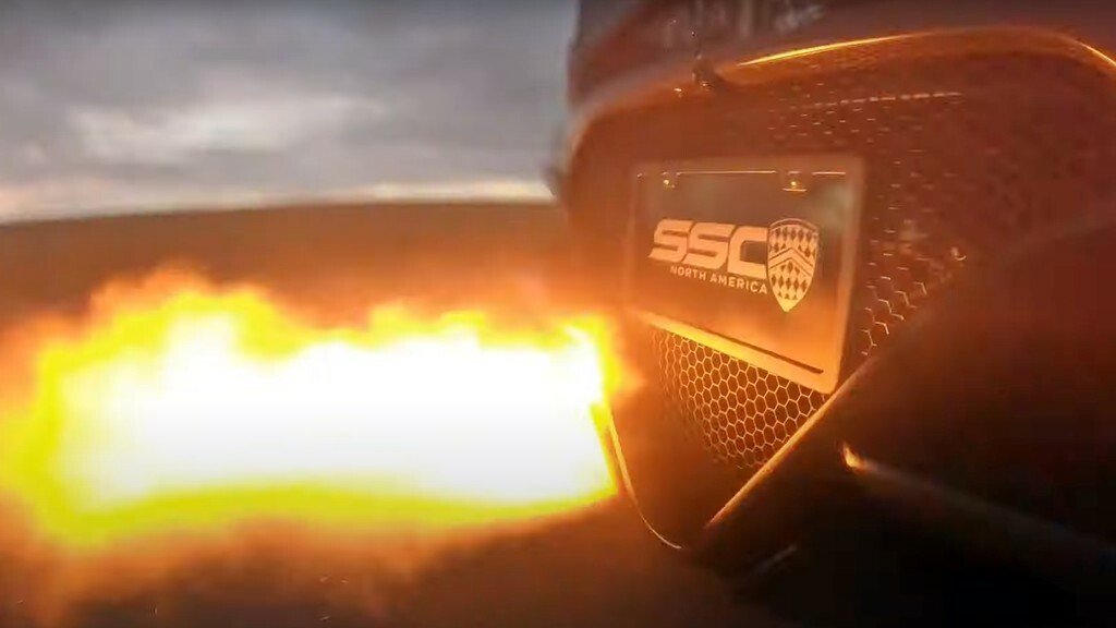 misagues's tweet photo. #Motor ¡On fire! Así de espectaculares son los 100 milisegundos entre cambios de marcha del SSC Tuatarada de 1.775 CV #misagues https://t.co/O4WbdtRlfP https://t.co/OXpV44dd8c