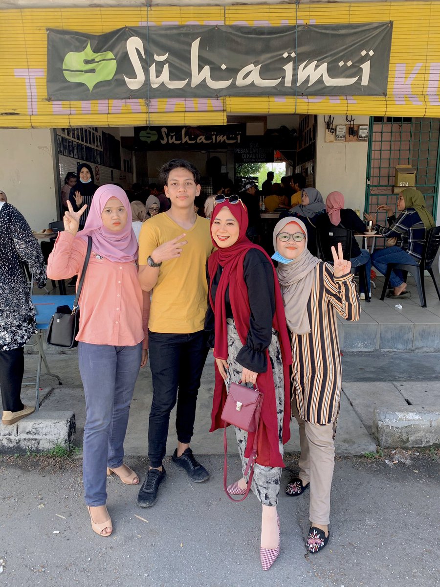 IPOH THREAD1) Suhaimi Cafe2) Gunung Lang3) Tasik Cermin4) Plan B5) Cocubine lane6) Birch Memorial Clock Tower7) Ipoh Town Hall8) Ipoh Railway Station9) Book Xcess10) Nellis Cafe11) Greentown Dimsum12) Moogurt12) Popiah SS Ali13) Mee Rebus Ramli Suhaimi Cafe