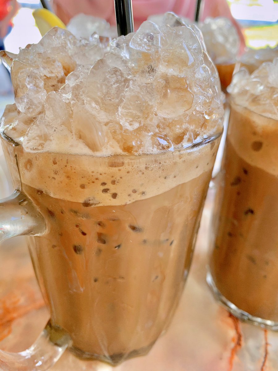 I oder mocca coffee. Serious sedap. Air coffee dekat cafe ni semua sedap Roti benggali ayam kari. Kari dia sedap.  Tak rugi datang makan dekat sini