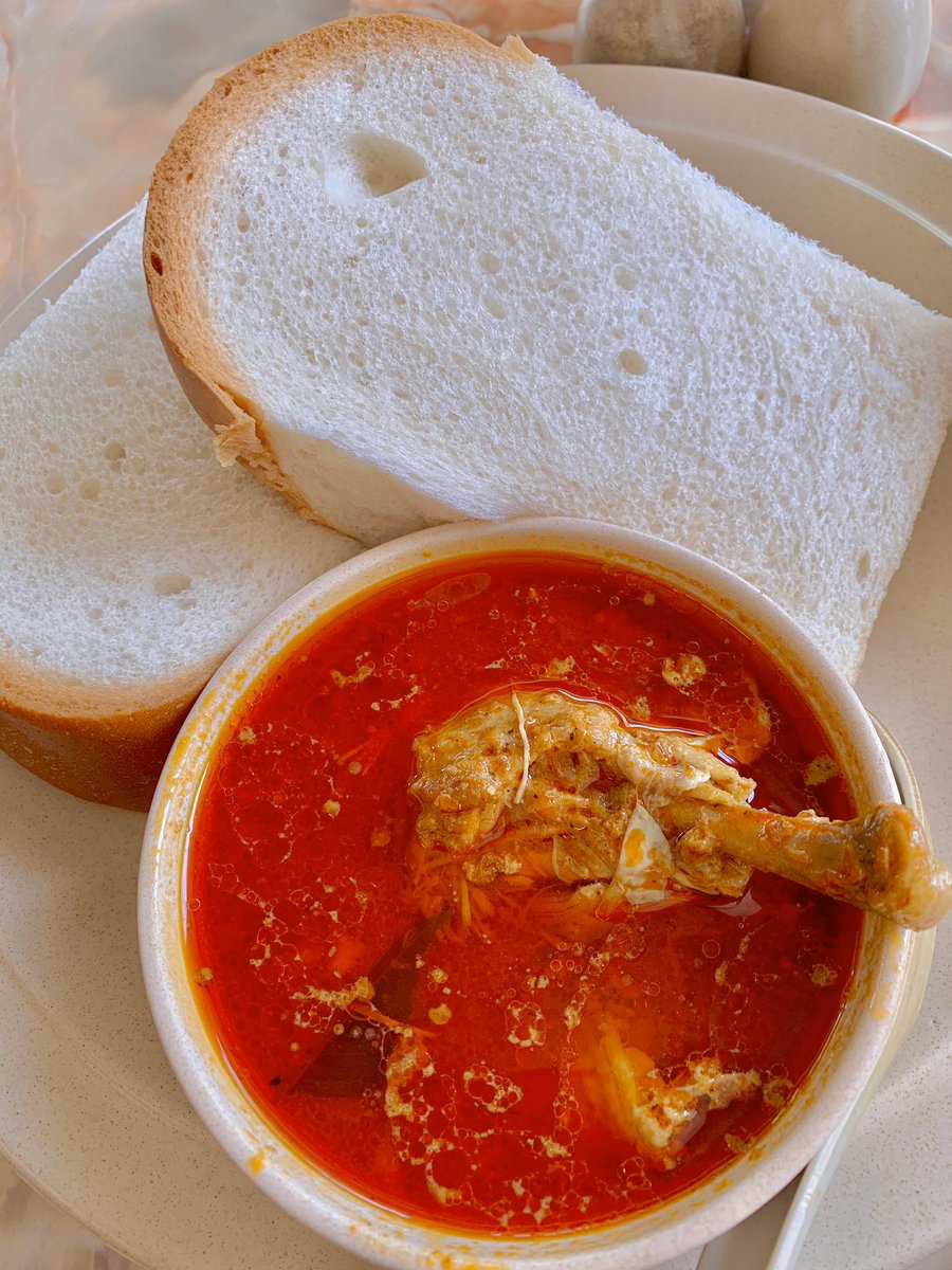 I oder mocca coffee. Serious sedap. Air coffee dekat cafe ni semua sedap Roti benggali ayam kari. Kari dia sedap.  Tak rugi datang makan dekat sini