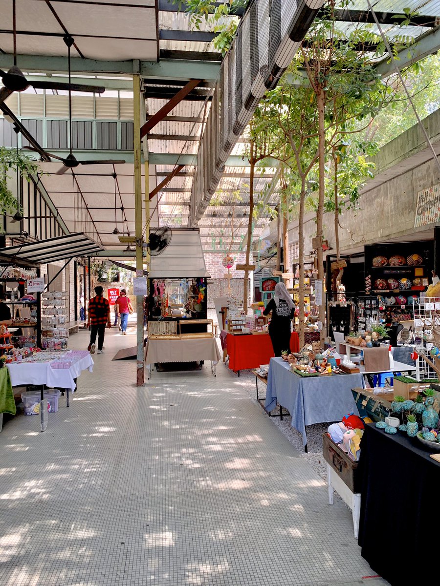  Plan B / Kong Heng Square Terdapat banyak sudut yang menarik untuk Ootd  Disini terdapat beberapa cafe dan kedai menjual cenderahati