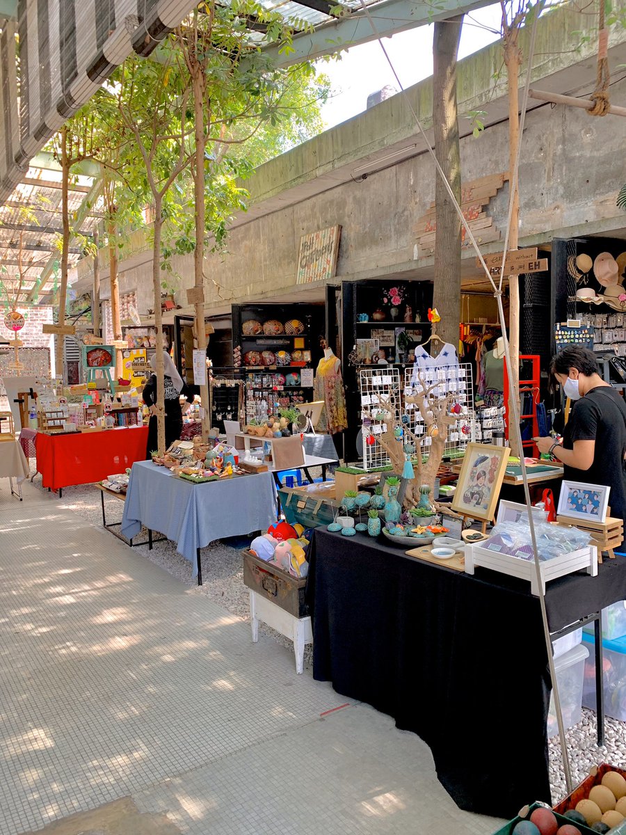  Plan B / Kong Heng Square Terdapat banyak sudut yang menarik untuk Ootd  Disini terdapat beberapa cafe dan kedai menjual cenderahati