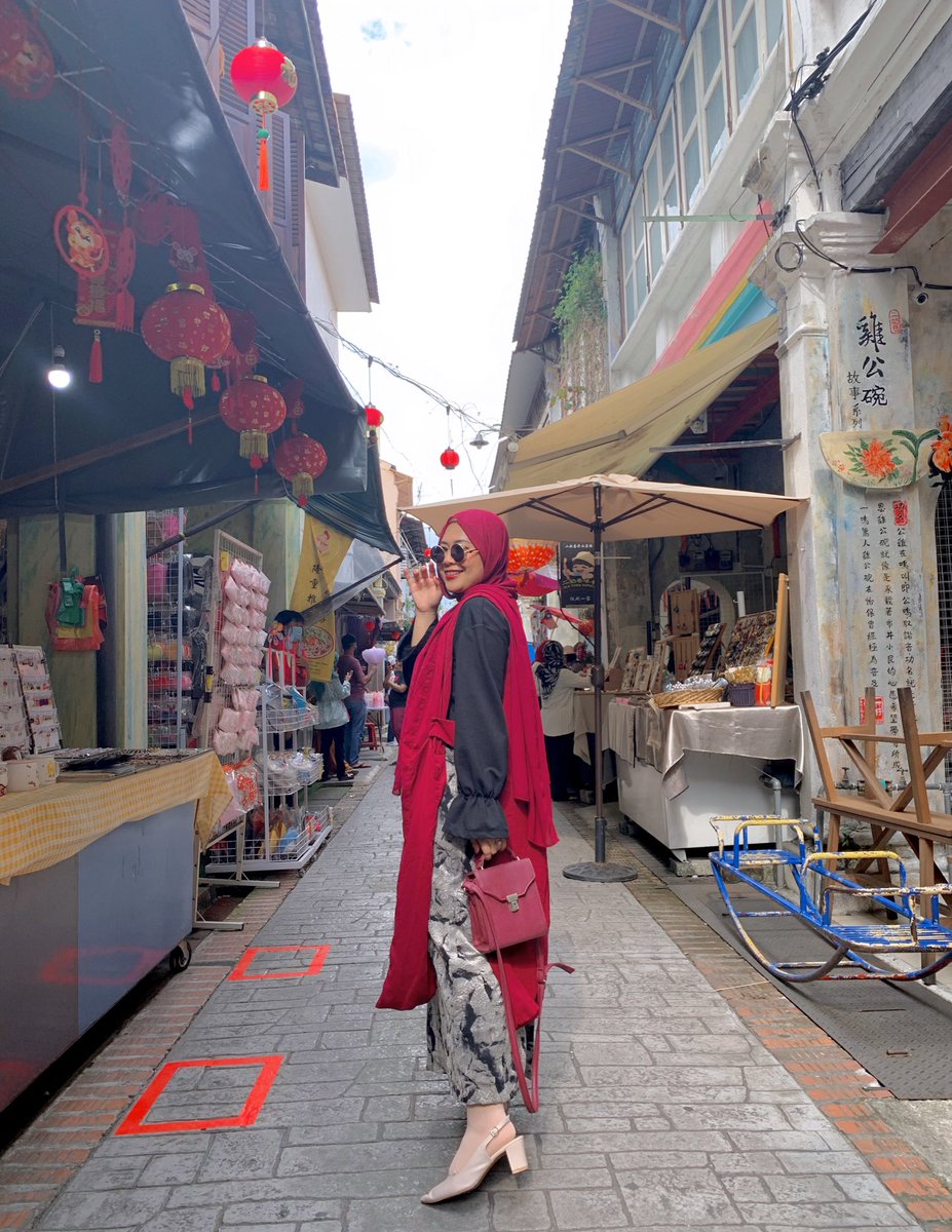 Concubine Lane Berdekatan dengan Plan B Disini menjual pelbagai barangan