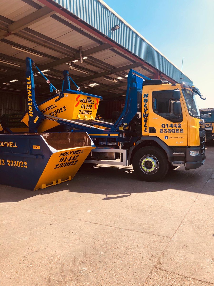 HolywellSkips's tweet photo. Shiny new lorry added to our ever expanding fleet #skiplorry #skiphire #herts #beds #bucks https://t.co/St0aKxdH1x