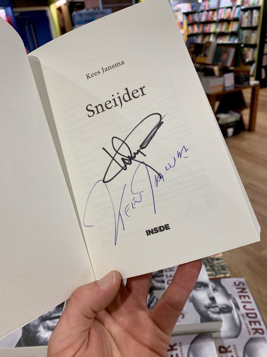 readshop's tweet photo. 🤩 Wauw, Wesley Sneijder en Kees Jansma hebben voor jullie boeken gesigneerd.

Kom jij snel naar de winkel?

Wesley Sneijder Overamstel Uitgevers #KeesJansma Voetbal-INside 
#Oranje #Utrecht #Doorn 
#recordinternational Beau @KeesJansmaNL @sneijder101010 https://t.co/mQunTf71qM