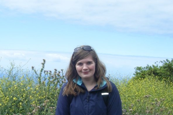  @Roisin_LF investigates the genes that control the development of petal spots  @plantsci in Cambridge. These pigmented spots attract pollinators in a South African daisy and involves fieldwork in the Northern Cape. Roisin graduated from Queen's in 2014.