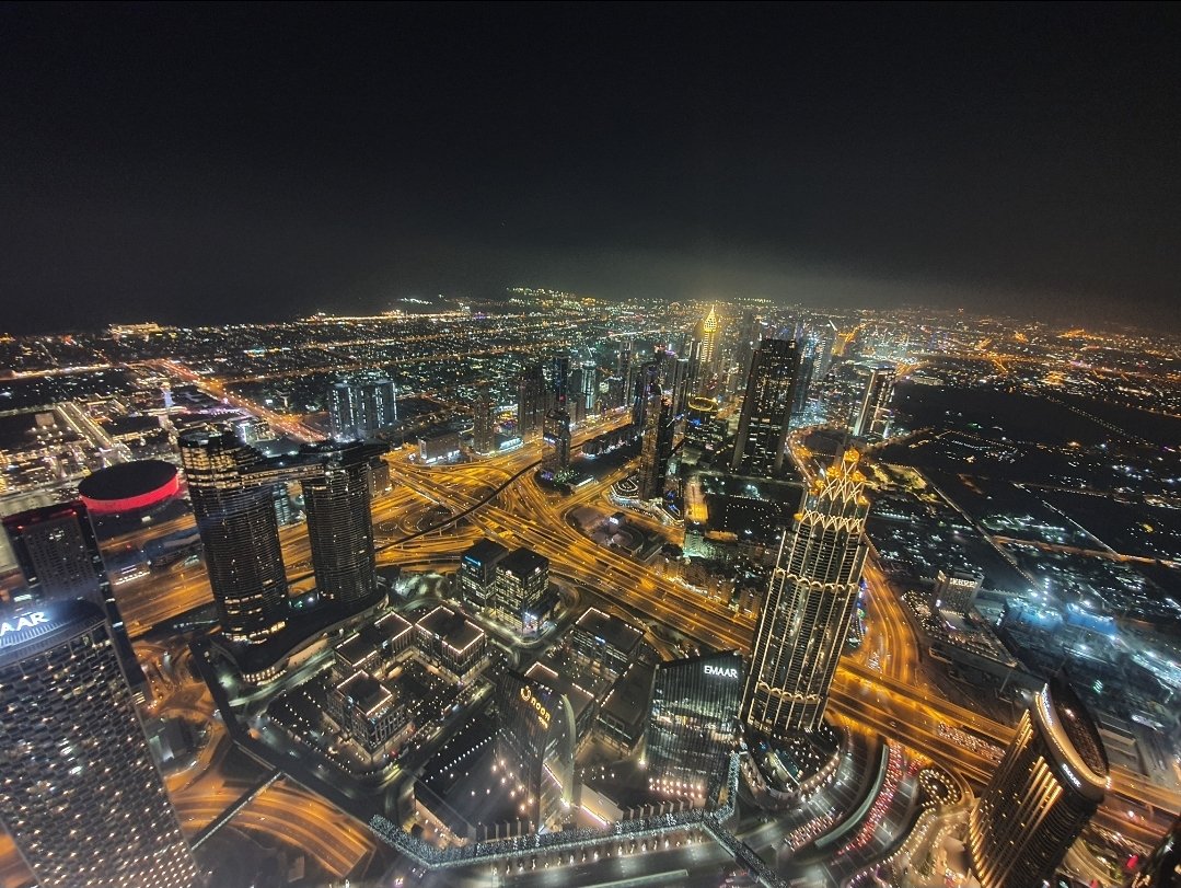 elldxb's tweet photo. Highest viewing platform on earth.

#dubai #burjkhalifa #dubaiexpat #dubai #uae #photography #dubaiphotography #samsunggalaxys10 https://t.co/sDEL7WH0zl