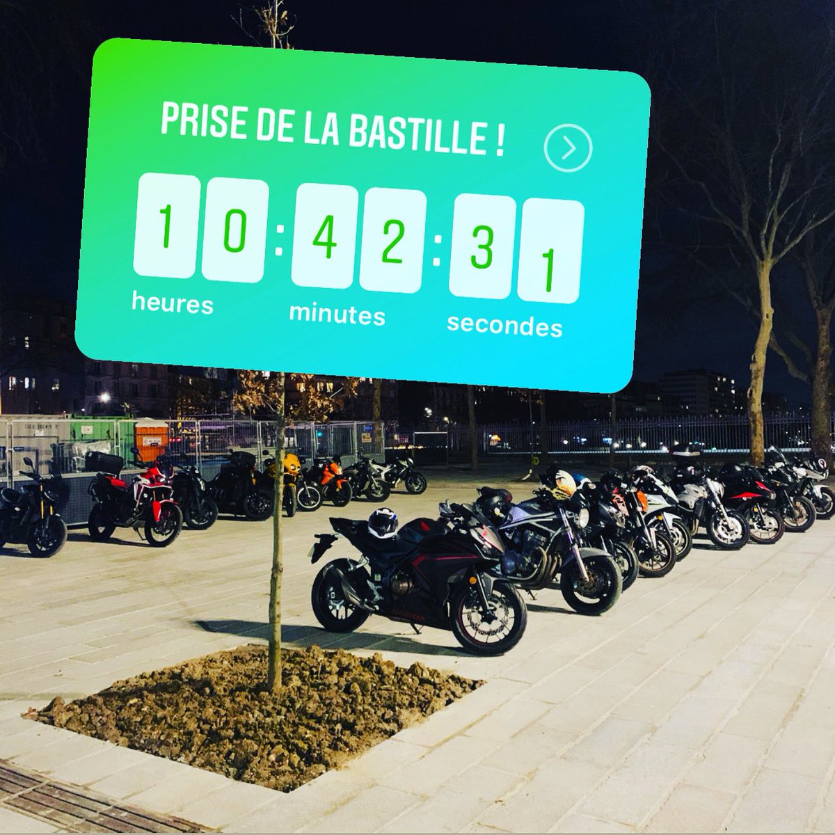 Confinement oblige notre Apéro motard à Bastille s’était arrêté... nous reprenons ce soir ! 🥳