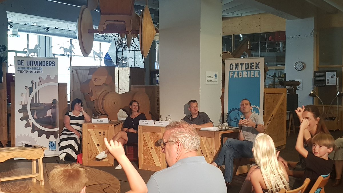 DeUitvinders's tweet photo. De finale van De Uitvinderswedstrijd. Vanaf in een corona-proof setting @Ontdekfabriek. De klasgenoten van de finalisten zijn er live bij! https://t.co/M1Hu0QT3TS