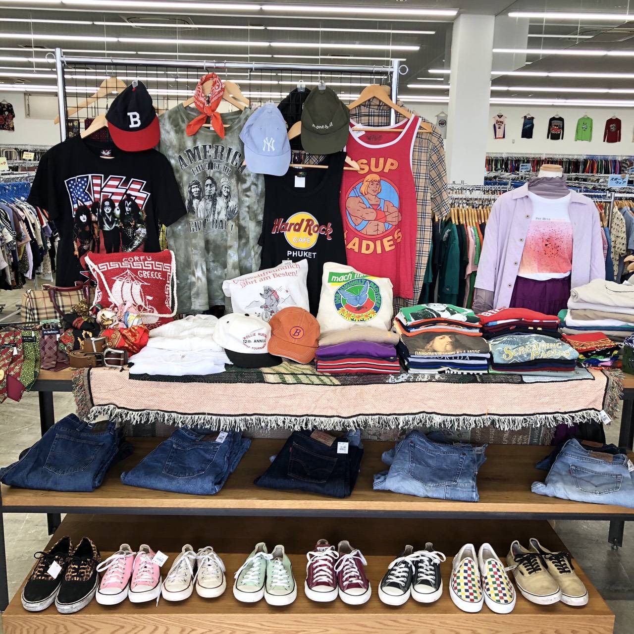 コレクション古着屋 2号店 古着 ｜店舗紹介｜マンガ倉庫和田山店 公式HP｜兵庫県北部