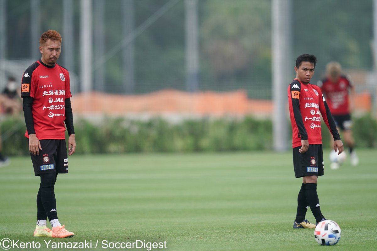 サカダイ 中の人 V Twitter お久しぶりです 写真部の山崎です 久々にサッカーの取材に行ってきました コロナの影響で関東でキャンプをしているコンサドーレ札幌の撮影中やんちゃなチャナティップ選手を発見 フリーキックの練習をしている福森選手の真似を真横 サカダイ 中の人 V Twitter お久しぶりです 写真部の山崎です 久々にサッカーの取材に行ってきました コロナの影響で関東でキャンプをしているコンサドーレ札幌の撮影中やんちゃなチャナティップ選手を発見 フリーキックの練習をしている福森選手の真似を真横