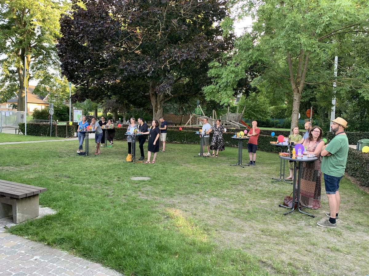 ParkschoolRelst's tweet photo. Afscheidsreceptie in 2 bubbels voor een fantastische groep zesdeklassers. https://t.co/nFsDtbHy46