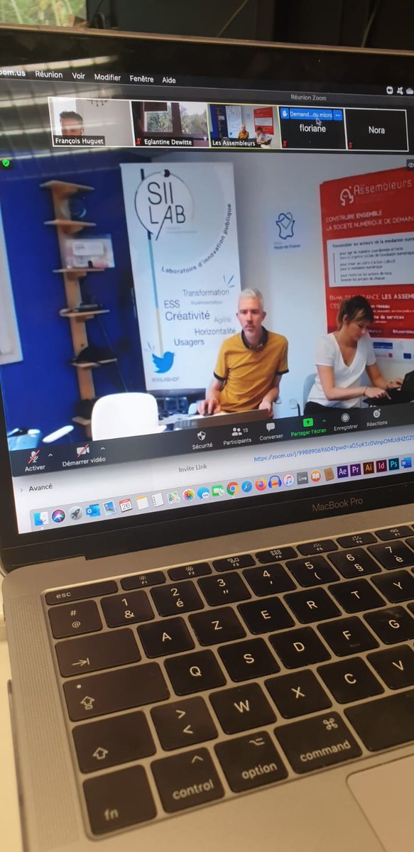 Assembleurs's tweet photo. Nous sommes en pleine préparation de notre plénière à distance organisée au @SIILABHDF
Photo du direct avec écran speechi 💻 pour optimiser l'échange avec nos intervenants et participants !
#InclusionNumérique #hubnumerique #médiationnumerique https://t.co/tN8bOcZ9Hc