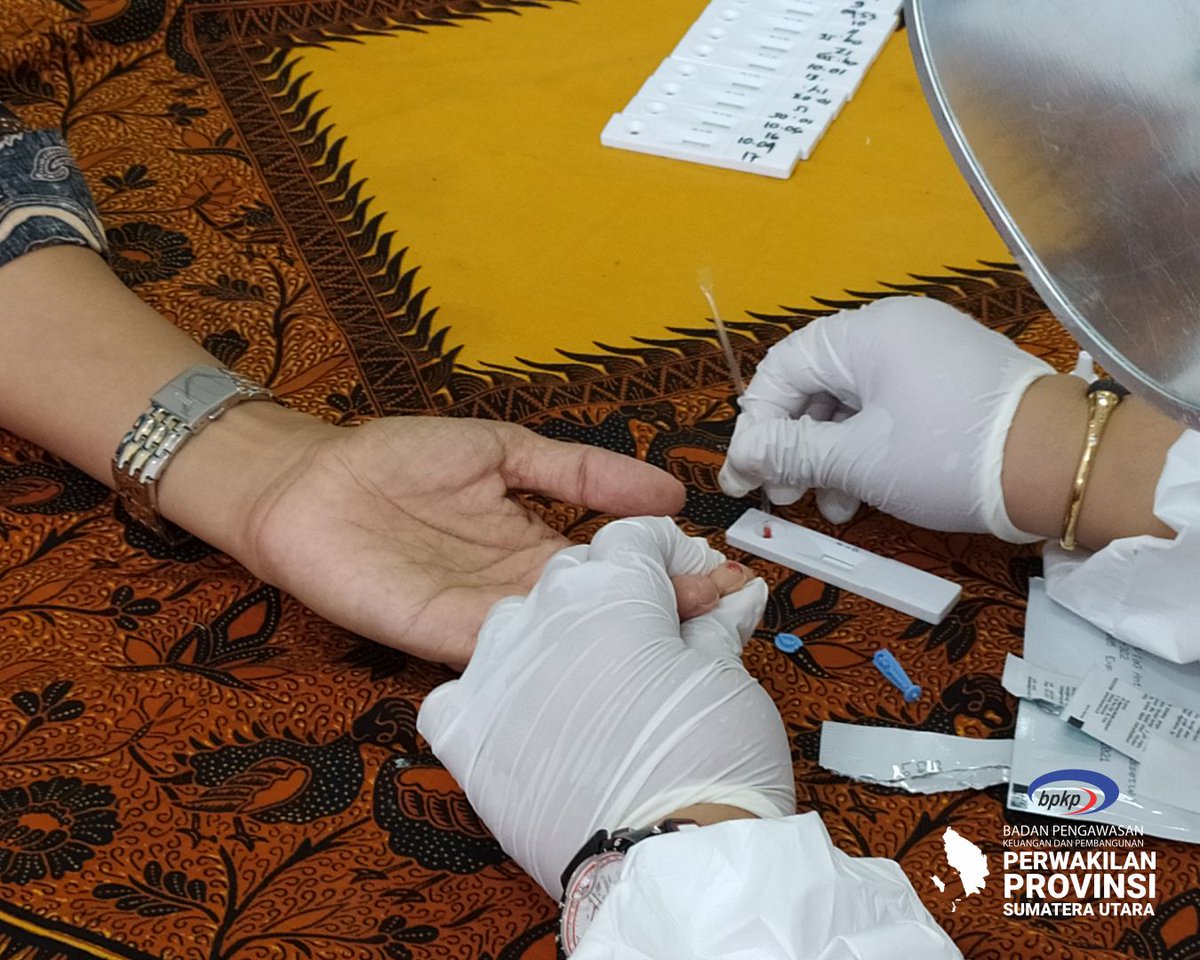 BpkpSumut1's tweet photo. Perwakilan BPKP Provinsi Sumatera Utara (Sumut) bekerjasama dengan Satgas Pencegahan Penyebaran Covid-19 Provinsi Sumatera Utara melakukan Rapid Test kepada 31 orang pegawai di ruang Sekretariat Darma Wanita, Jumat (26/06) https://t.co/5XyeRyH6r4