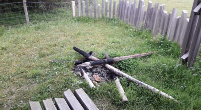 Met pijn in hart hebben we vanmorgen de Panoramaweg, de toegangsweg naar het strandje van de Slikken van Flakkee, wegens aanhoudende overlast en vernielingen gesloten boswachtersblog.nl/aanzee/2020/06… #boswachtersblog #overlast #vernieling #Grevelingen #goereeoverflakkee <a href="/gem_go/">Goeree-Overflakkee</a>