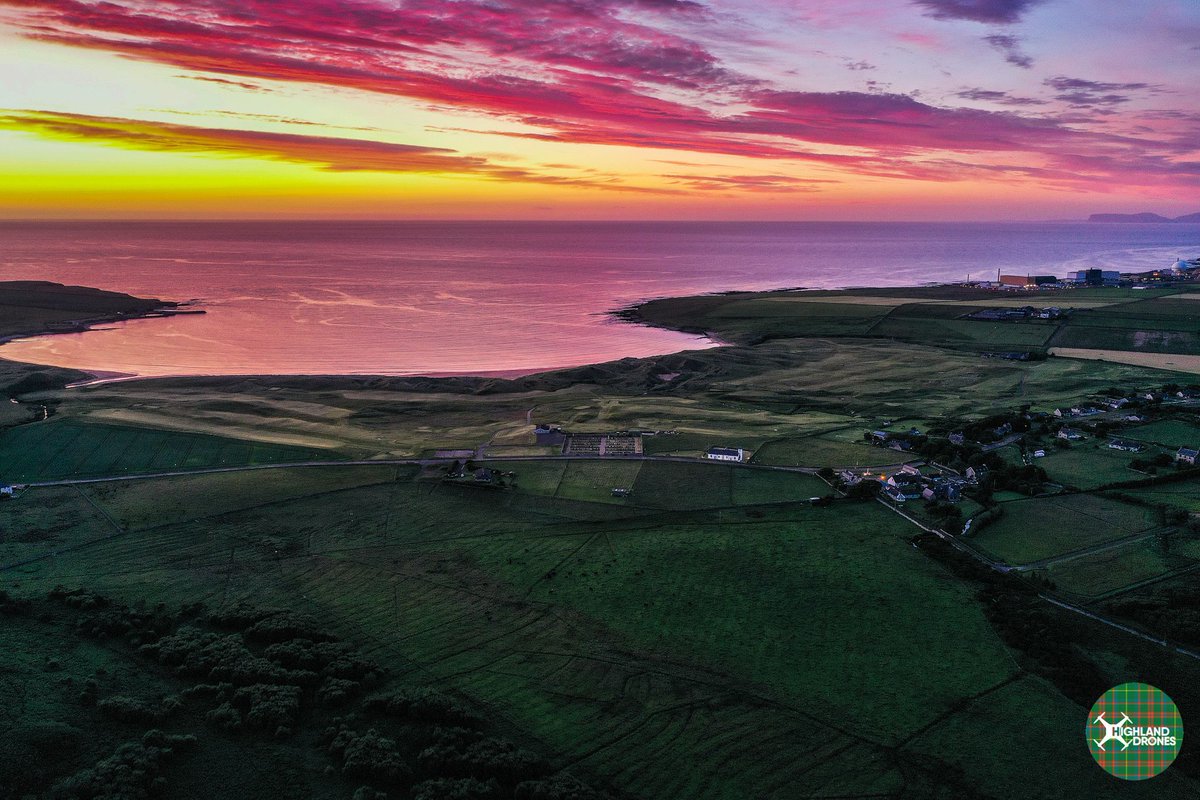 highlanddrones's tweet photo. Another angle from this complete view of the @reaygolfclub on a summers evening. With the sky this bright and colourful, we couldn’t just take one shot. 
This photo shows the scale of how close Dounreay and Vulcan are to the course (pictured you the top right). 
#golf #golfcourse https://t.co/3CXXpD4rBW